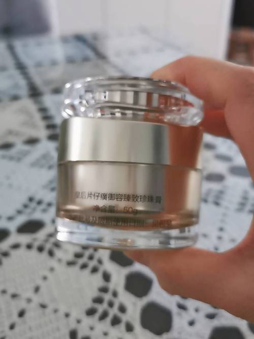 保濕抗皺護(hù)膚品排行榜 精選高效精華霜與護(hù)膚產(chǎn)品全解析